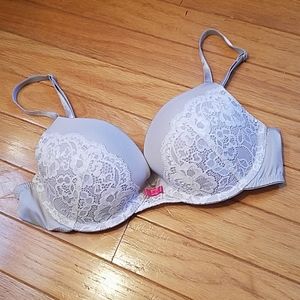 ❤Maidenform 34B bra